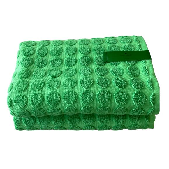 KATE SPADE New York Set of 2 Large Plush Bath Towels 28x54 Kelly Green Dot  NEW - Picture 1 of 10